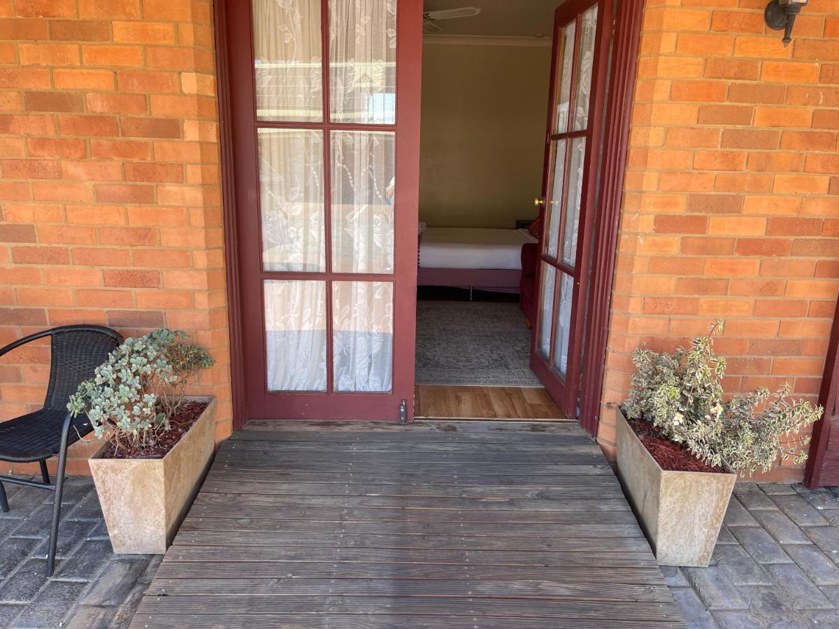 Philadelphia Motor Inn Ечука Екстериор снимка