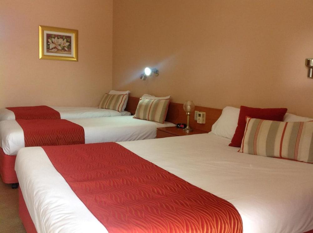 Philadelphia Motor Inn Ечука Екстериор снимка